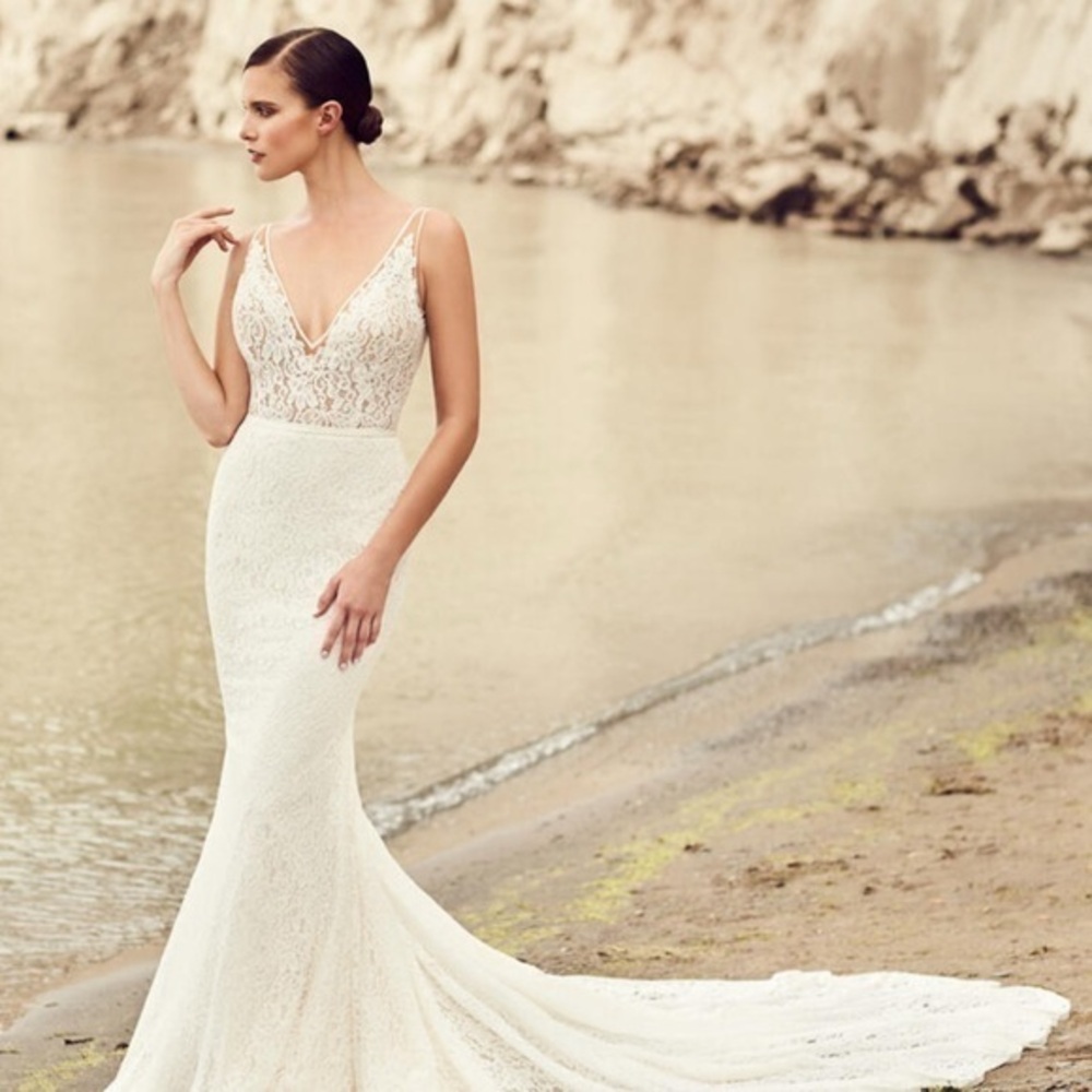 Mikaella Boho Lace Wedding Dress size 12 street size 6-8 Boho